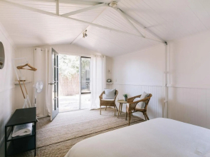 Dovestones By The Sea - Inverloch