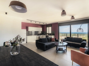 Stunning 4Bd Apt w/ Balcony, Parking & Sea Views by Sea N' Rent