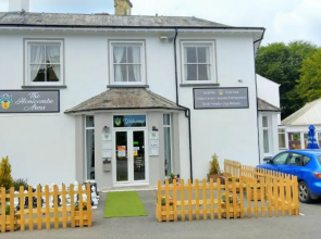 12 Valley Lodge