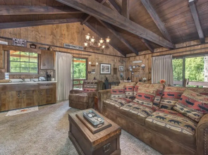 Rays Chalet - Unique and Cozy Riverfront Home!
