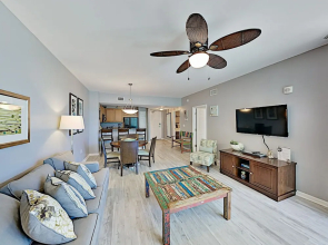 Relax At The Palms. 3rd Floor Pool View 2 Bedroom Condo