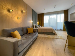 Emerald Downtown Suites