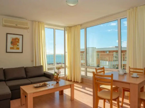 Crown Fort Club Apartment