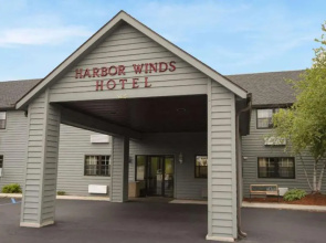 Harbor Winds Hotel