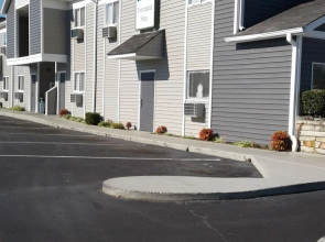 Budgetel Inn & Suites
