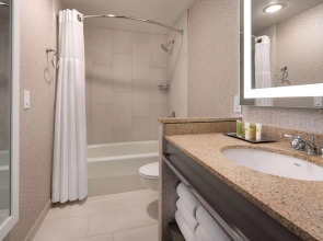 Coast Seattle Downtown Hotel by APA