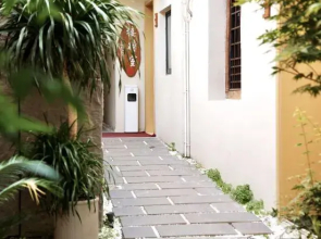 Luoyi Ancient City Flute House Homestay