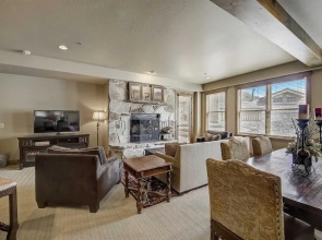7 Condos, Ski-in/ski-out + Hot Tubs Sleeps 30 Mont Cervin by Avantstay
