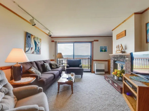 Mtn Views & Pool Access: Lake Memphremagog Condo!