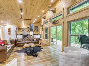 Relax on the River: Modern Mountain View Escape!