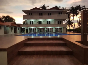 Shoreland Beach Resort by Cocotel