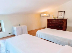 Sleeps 12 - Amazing Scenery all Around - exc Villa, Pool + Grounds - Pool House