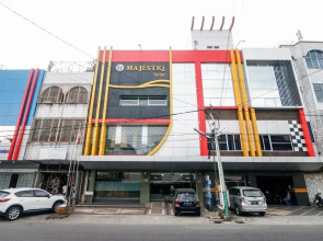 RedDoorz Plus near Pasar Wisata