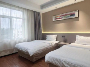 Longsheng Huacheng Business Hotel(鞍山隆升华晨商务会馆)