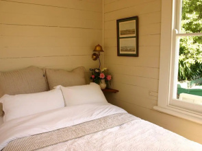 Bluff Hill Bed  Breakfast