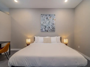 Des Moines Beautiful 2BD 2BA Downtown Apartment