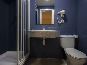 Yomo Hostal BCN Port