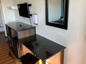 Super 8 by Wyndham Phoenix West