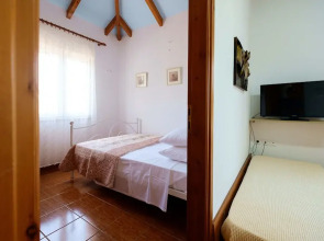 Chill & Relax Home with Pool near Beach