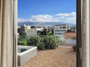Roof Garden Apartment with Outdoor Jacuzzi