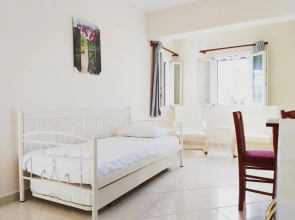 Agia Anna - Spacious 80m² Sea View Apartment - 50m from beach