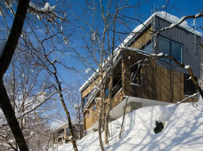 Escarpment House by H2 Life