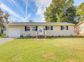 New Bern Abode w/ Yard ~ 2 Mi to Neuse River