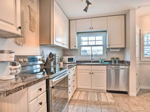 Walk Dtwn Prescott: Historic Home w/ Patio