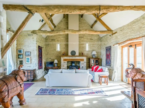 Classical Cotswolds Barn Conversion by Nature Rese