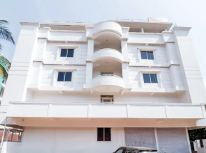 Oyo 28076 Samrudhi Residency