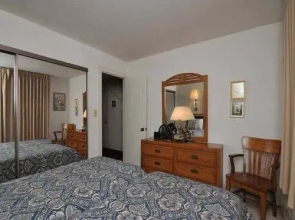 Snowcreek Condominiums Summer Pool with Sun Valley Amenities