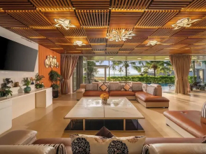 8BR Beachfront Eden: Luxury Events & Getaways