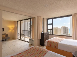 Waikiki Banyan - Ocean View Tower 2 Suite 2310