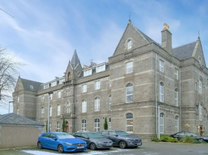 Stunning Central Two Bedroom Executive Apartment