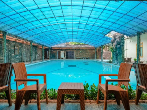 RedDoorz @ Savitri Hotel