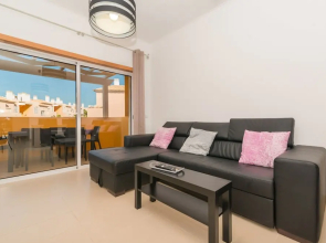 A 15min walk from Cabanas, Pool, Bbq and big Terrace, Wifi and air conditioning