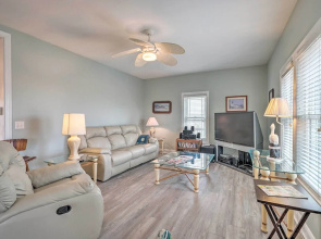 Updated Family Getaway: Walk to Sea Haven Beach!