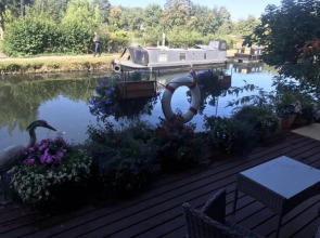 Hertford - Sleeps 2 - 92 Walking Score - Garden