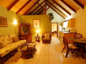 Motu Beachfront Art Villas