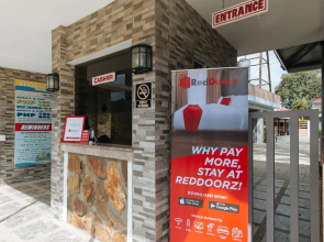 RedDoorz Premium @ Trece Indang Road