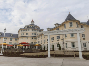 Cedar Point's Hotel Breakers