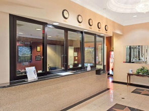 Super 8 by Wyndham Hollywood/LA Area