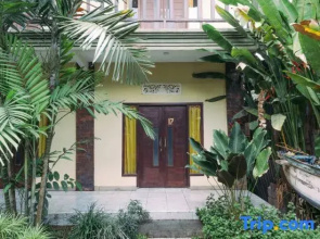 RedDoorz @ Saren Anyar Homestay Lukluk