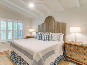 Spacious Jekyll Island Home: Steps to the Ocean!