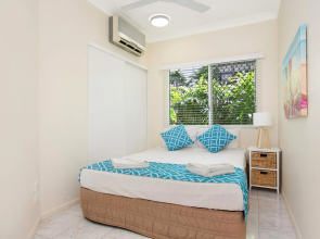 The Beach House 3BR Waterfront Apartment, Own WIFI