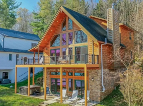 Lakeside Lodge