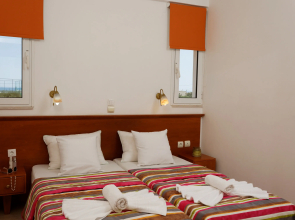 Danelis Studios and Apartments