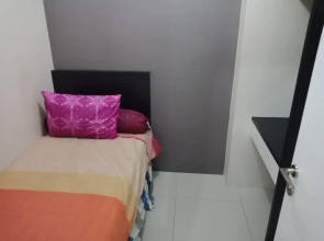 Green Pramuka Apartement By Vici by ZUZU