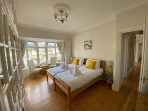 Marinaseaview-4br-8guests-freeparking-petsfriendly