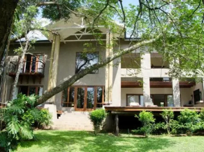 Villa Rostrata-on-Lake